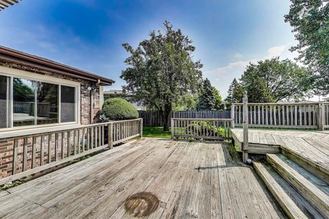 Tiny photo for 823 N Cambridge Row Road, Addison, IL 60101 (MLS # 12430216)