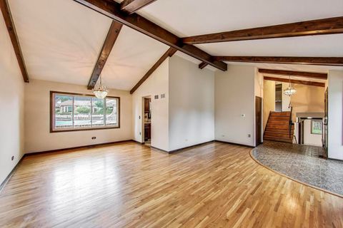 Tiny photo for 823 N Cambridge Row Road, Addison, IL 60101 (MLS # 12430216)