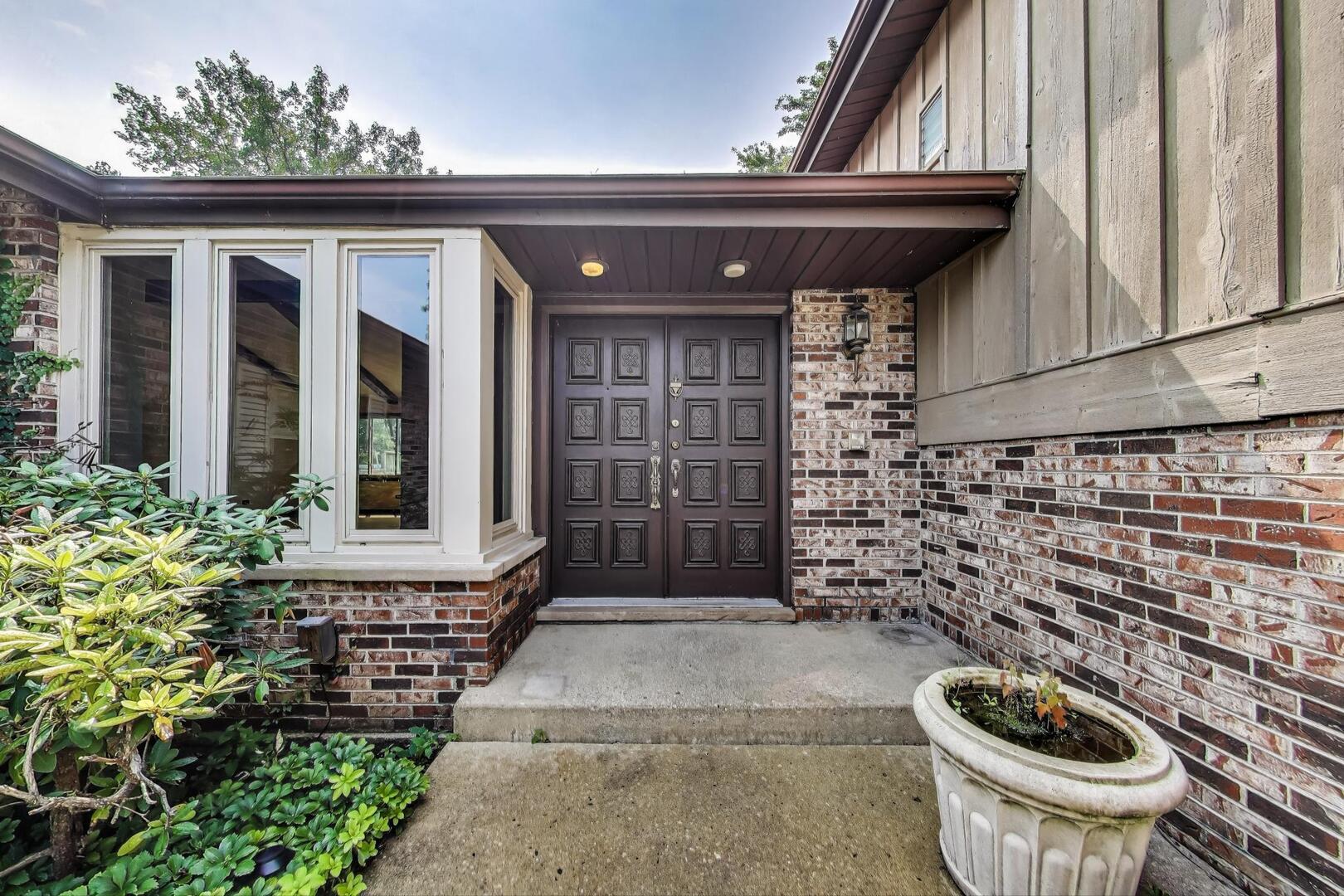 823 N Cambridge Row Road