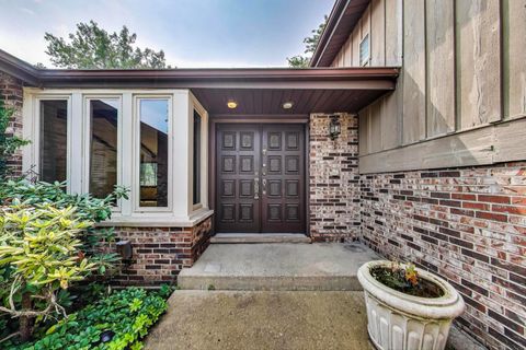 Tiny photo for 823 N Cambridge Row Road, Addison, IL 60101 (MLS # 12430216)