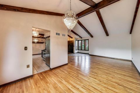 Tiny photo for 823 N Cambridge Row Road, Addison, IL 60101 (MLS # 12430216)