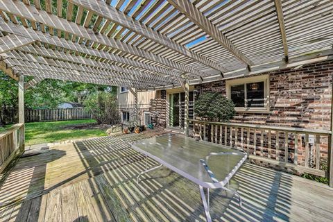 Tiny photo for 823 N Cambridge Row Road, Addison, IL 60101 (MLS # 12430216)
