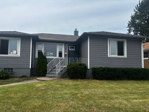 Photo of 650 Greenbay Avenue E, Calumet City, IL 60409 (MLS # 12420070)