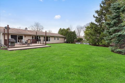 Tiny photo for 920 W Firestone Drive, Hoffman Estates, IL 60192 (MLS # 12615269)