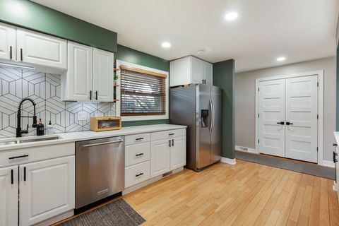 Tiny photo for 920 W Firestone Drive, Hoffman Estates, IL 60192 (MLS # 12615269)