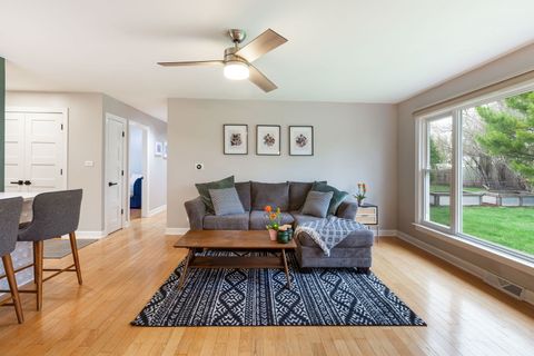 Tiny photo for 920 W Firestone Drive, Hoffman Estates, IL 60192 (MLS # 12615269)