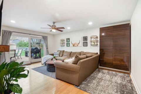 Tiny photo for 920 W Firestone Drive, Hoffman Estates, IL 60192 (MLS # 12615269)