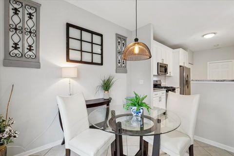 Tiny photo for 2190 Shadow Creek Court, Vernon Hills, IL 60061 (MLS # 12588381)