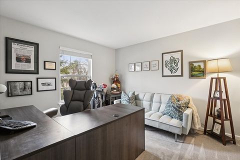 Tiny photo for 2190 Shadow Creek Court, Vernon Hills, IL 60061 (MLS # 12588381)