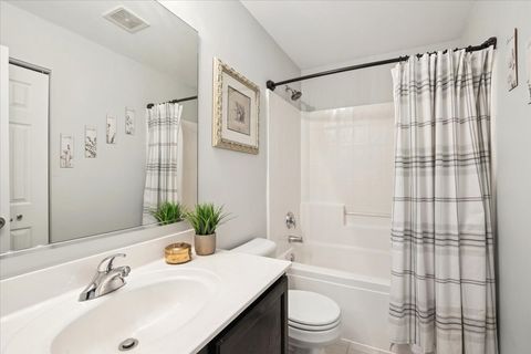 Tiny photo for 2190 Shadow Creek Court, Vernon Hills, IL 60061 (MLS # 12588381)