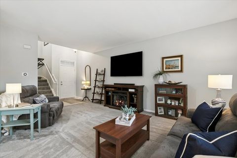 Tiny photo for 2190 Shadow Creek Court, Vernon Hills, IL 60061 (MLS # 12588381)