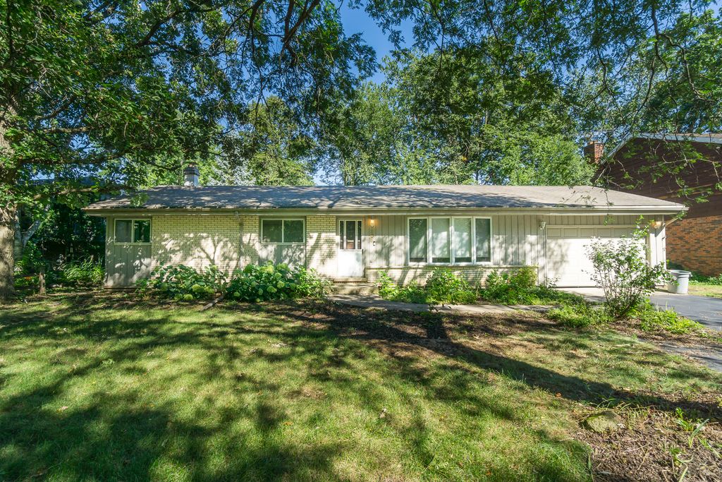 Photo for 305 Montclare Lane, Wood Dale, IL 60191 (MLS # 12424201)