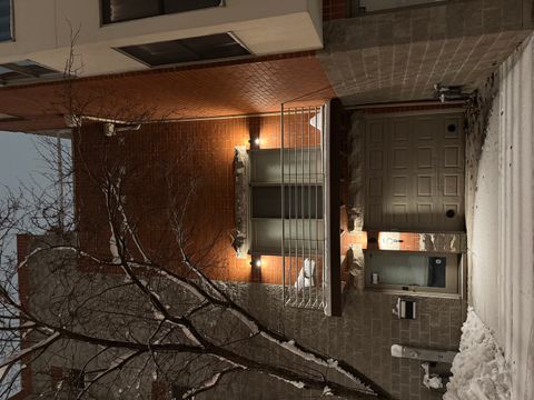 860 N ELSTON Avenue 5 Chicago IL 60622