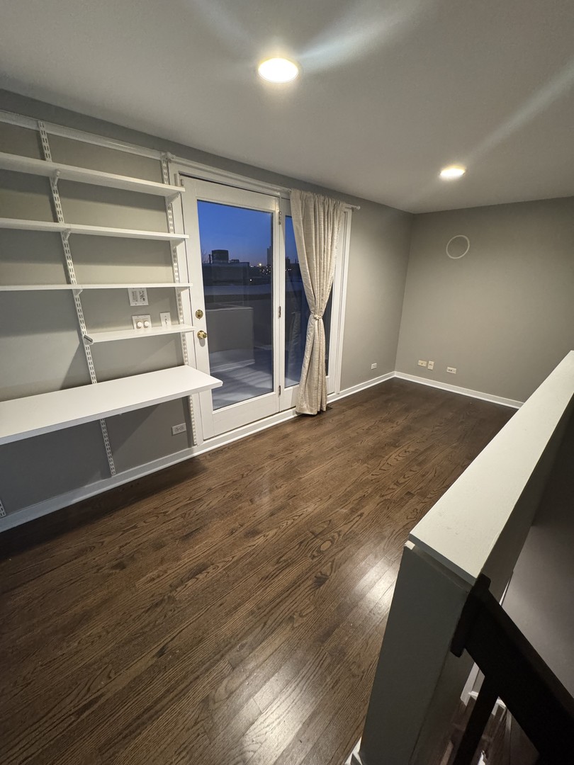 860 N ELSTON Avenue 5