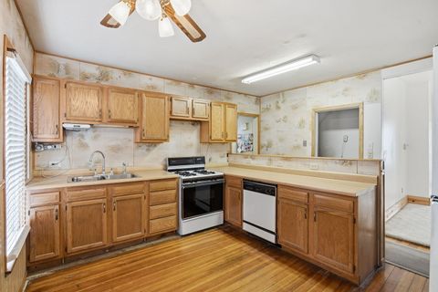 Tiny photo for 411 39th Street, Moline, IL 61625 (MLS # 12558353)