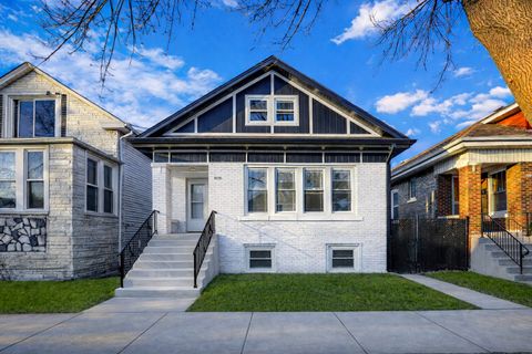 Photo of 4938 W Wrightwood Avenue, Chicago, IL 60639 (MLS # 12583781)