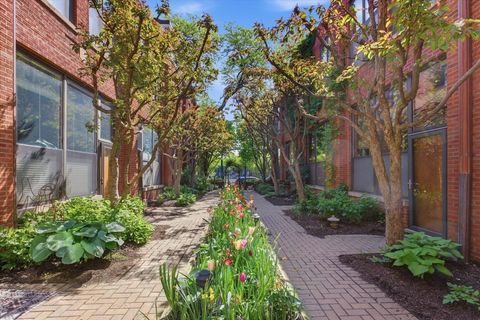 Tiny photo for 2226 N Racine Avenue #15, Chicago, IL 60614 (MLS # 12641892)