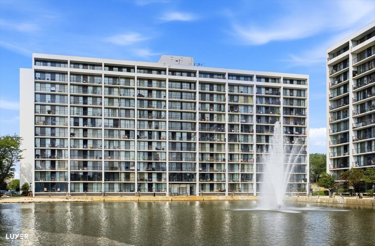 2005 S Finley Road 504