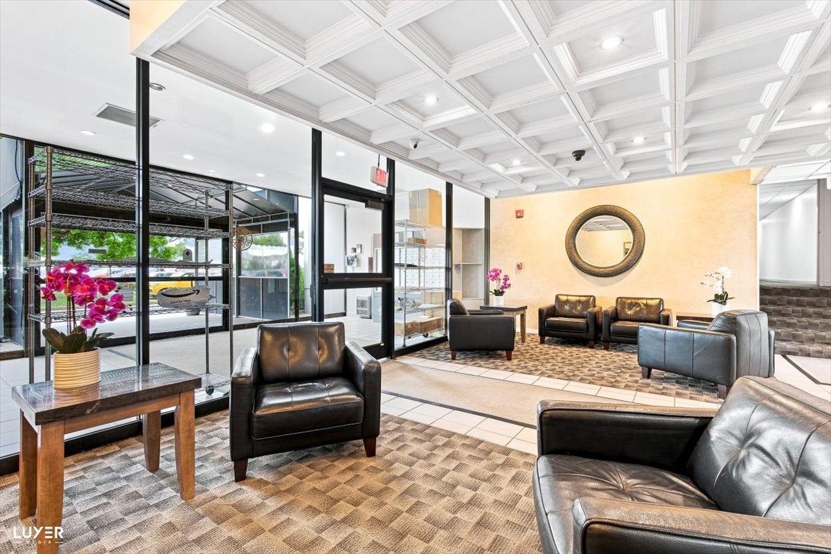 2005 S Finley Road 504