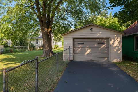 Tiny photo for 943 Charles Street, Aurora, IL 60506 (MLS # 12492277)