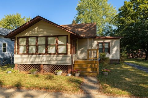 Photo of 943 Charles Street, Aurora, IL 60506 (MLS # 12492277)