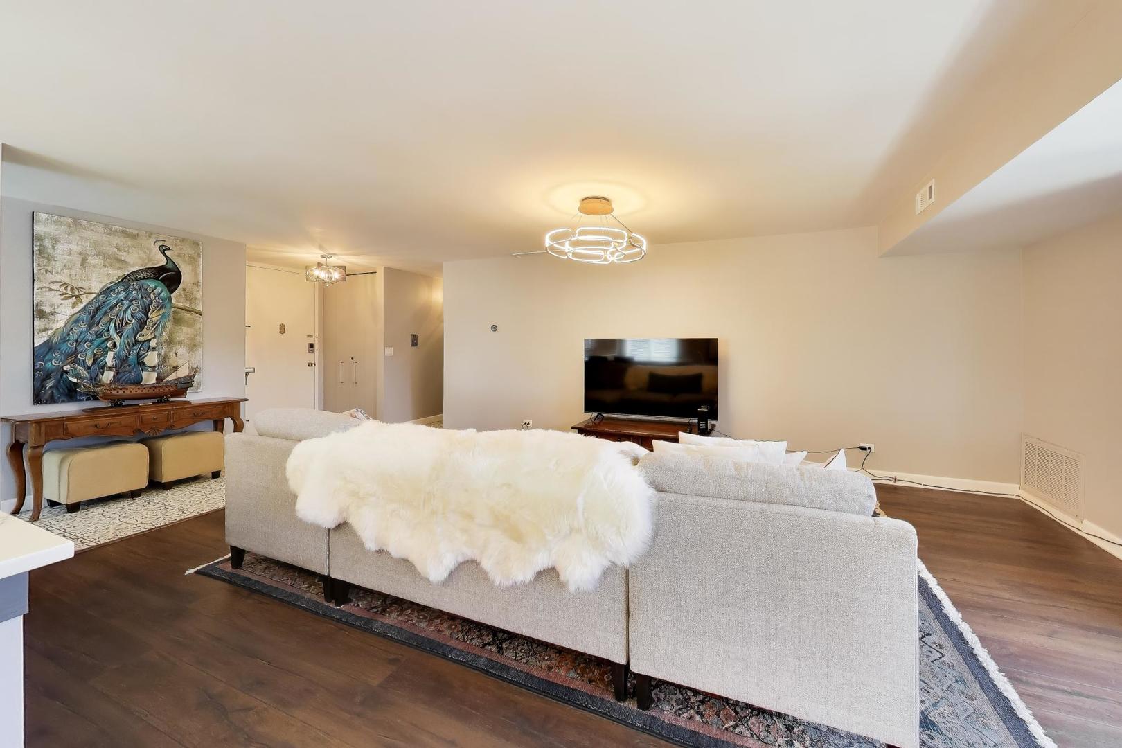 2460 W Talcott Road 219