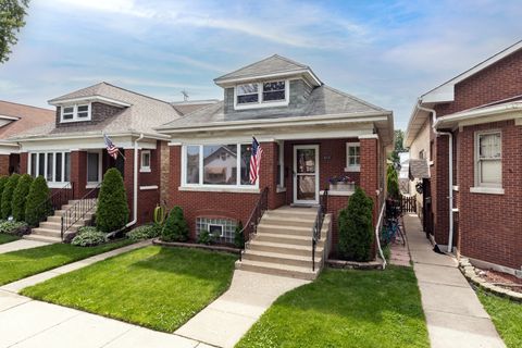 Photo of 6325 W HUNTINGTON Street, Chicago, IL 60646 (MLS # 12652780)