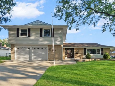 Photo of 305 Williams Drive, Schaumburg, IL 60193 (MLS # 12512006)