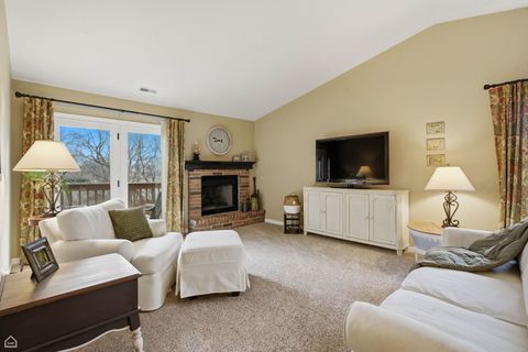 Tiny photo for 329 Everett Avenue #2B, Crystal Lake, IL 60014 (MLS # 12675706)