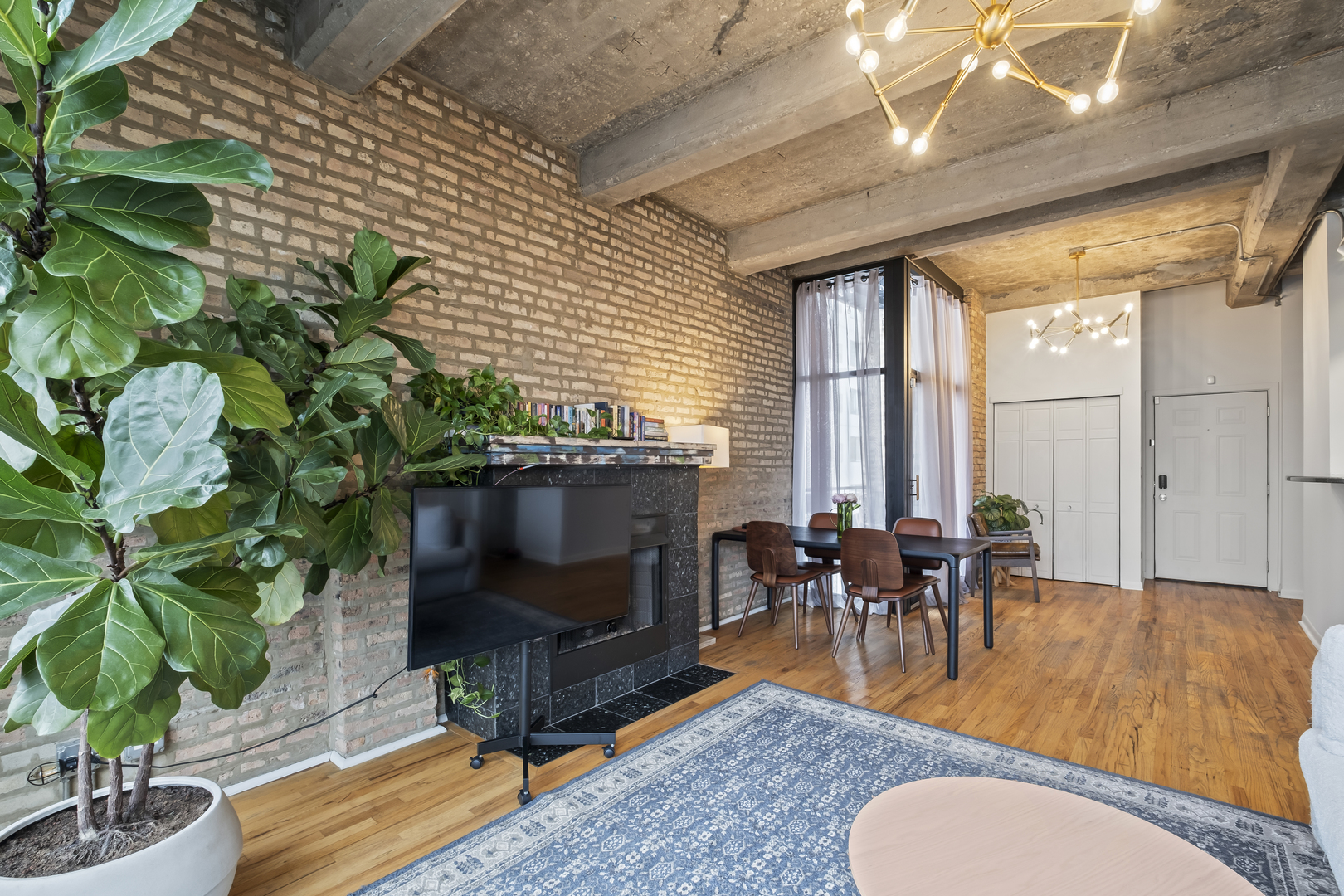 6135 N Broadway Street 300