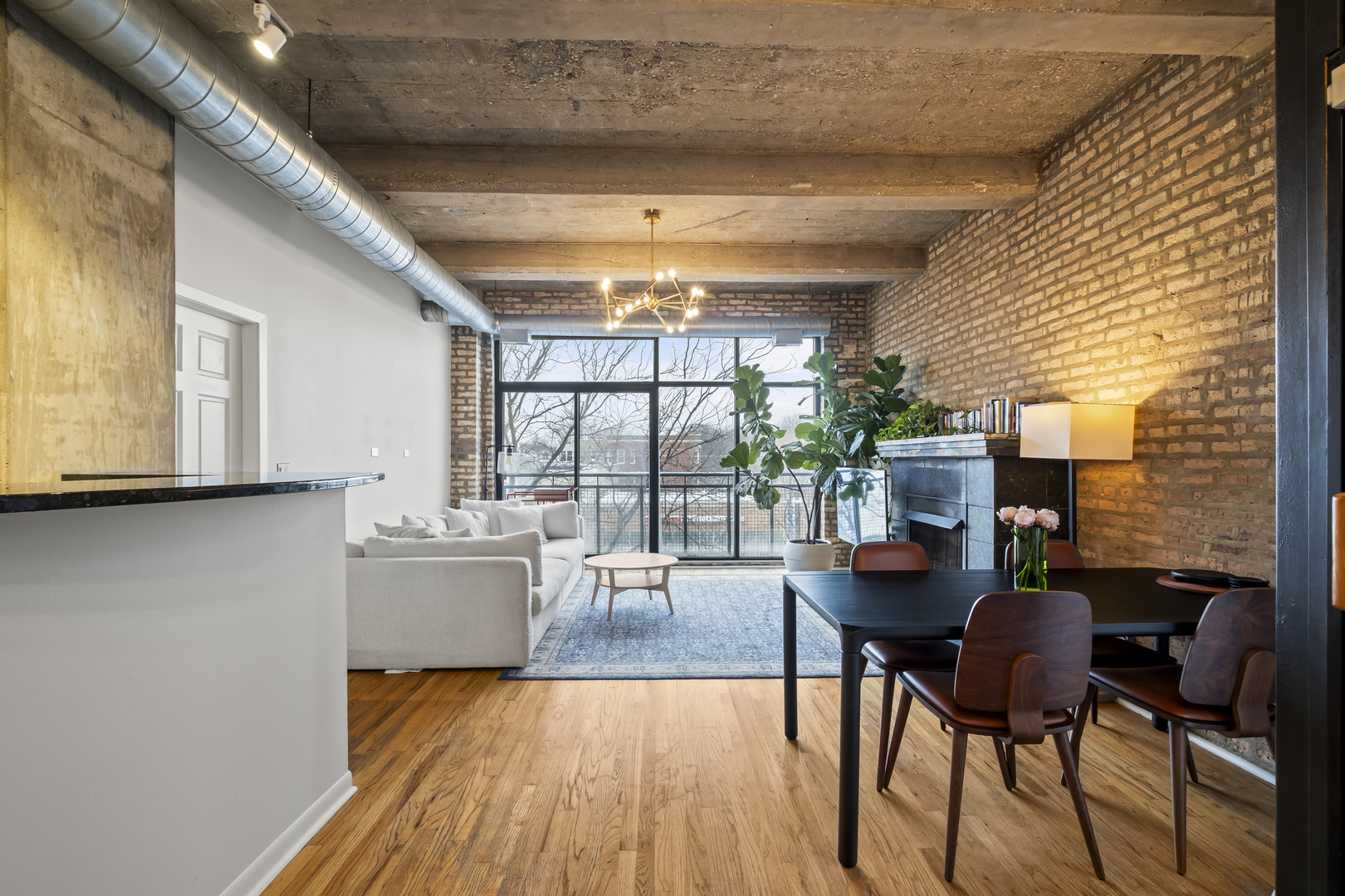 6135 N Broadway Street 300