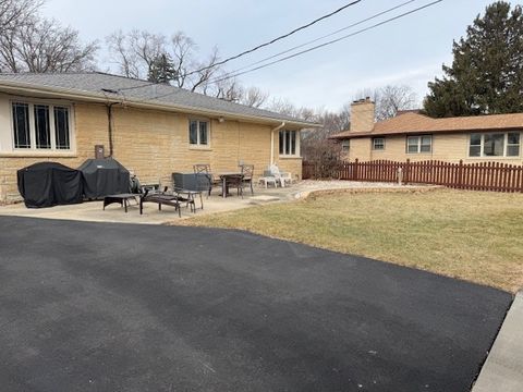 Tiny photo for 614 N Cornelia Street, Joliet, IL 60435 (MLS # 12574316)