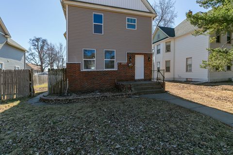 Tiny photo for 2015 W 5th Street, Davenport, IA 52802 (MLS # 12588418)