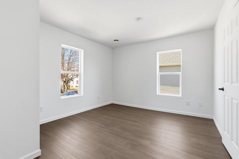 Tiny photo for 2015 W 5th Street, Davenport, IA 52802 (MLS # 12588418)