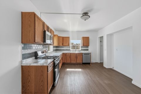 Tiny photo for 2015 W 5th Street, Davenport, IA 52802 (MLS # 12588418)