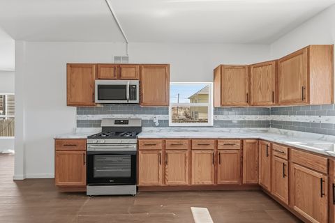 Tiny photo for 2015 W 5th Street, Davenport, IA 52802 (MLS # 12588418)