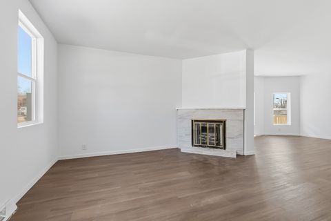 Tiny photo for 2015 W 5th Street, Davenport, IA 52802 (MLS # 12588418)