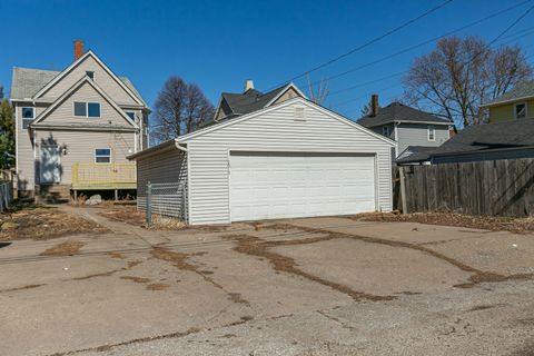 Tiny photo for 2015 W 5th Street, Davenport, IA 52802 (MLS # 12588418)
