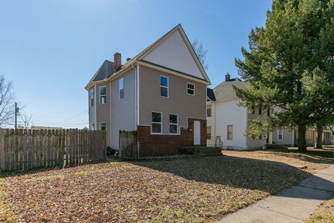 Tiny photo for 2015 W 5th Street, Davenport, IA 52802 (MLS # 12588418)