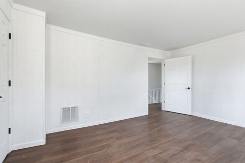 Tiny photo for 2015 W 5th Street, Davenport, IA 52802 (MLS # 12588418)