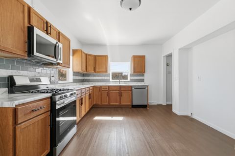 Tiny photo for 2015 W 5th Street, Davenport, IA 52802 (MLS # 12588418)