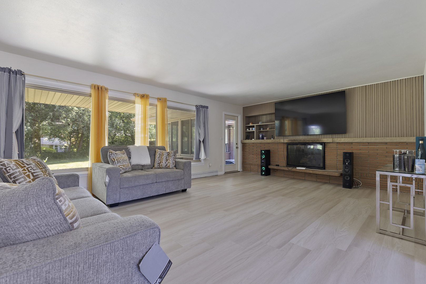 Properties 2 1915 GREENFIELD Lane