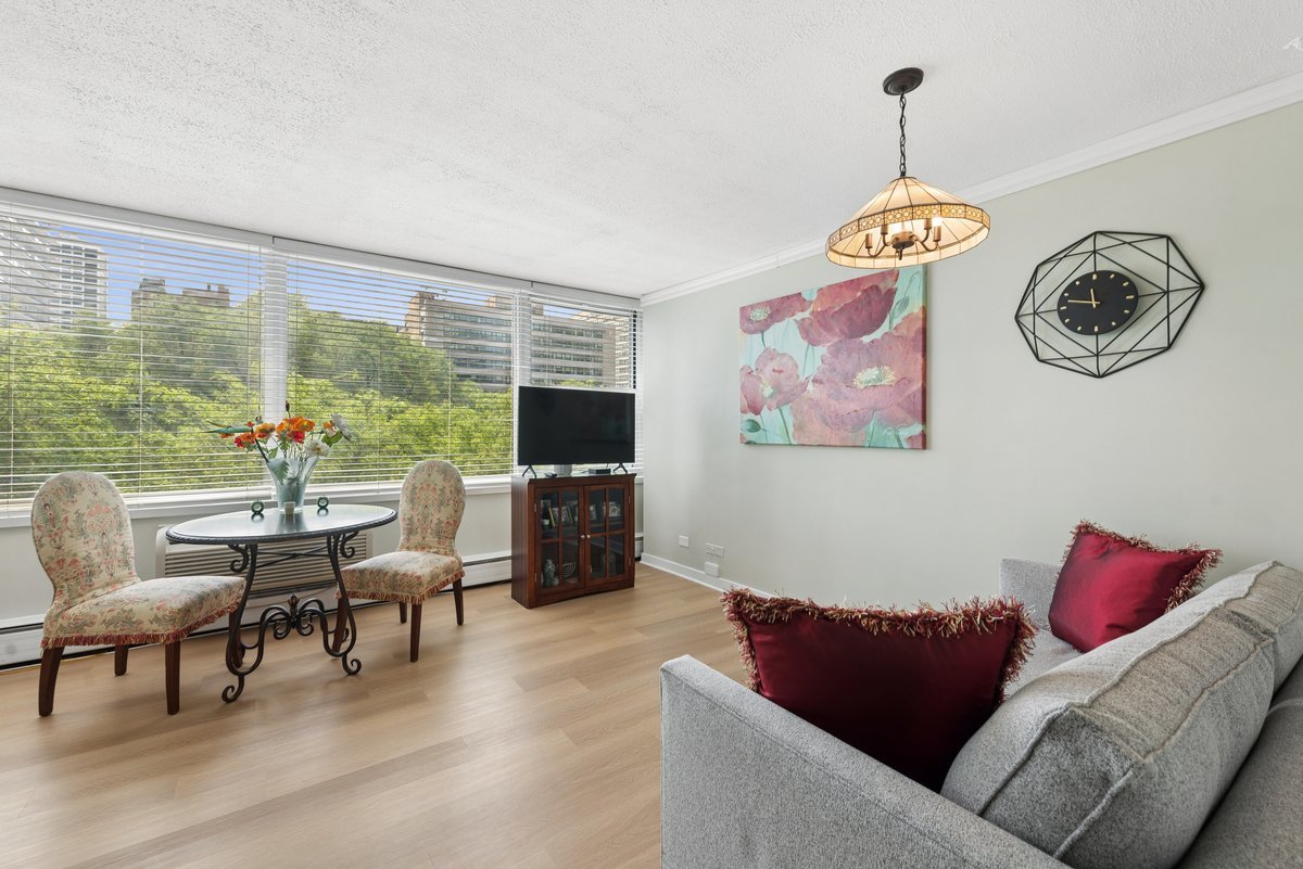 336 W Wellington Street 703