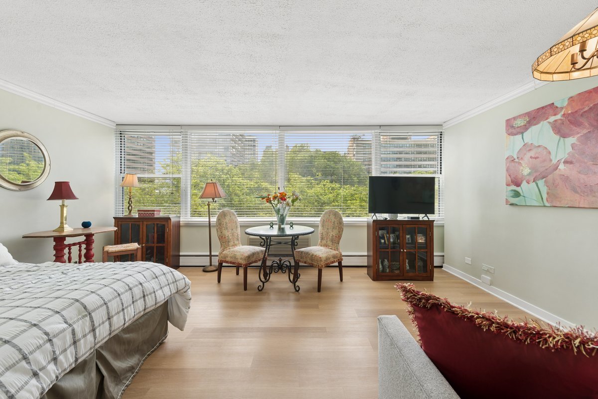 336 W Wellington Street 703