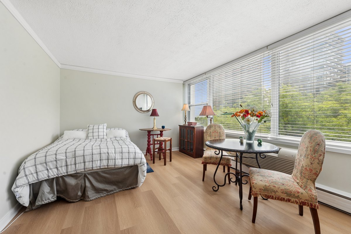 336 W Wellington Street 703