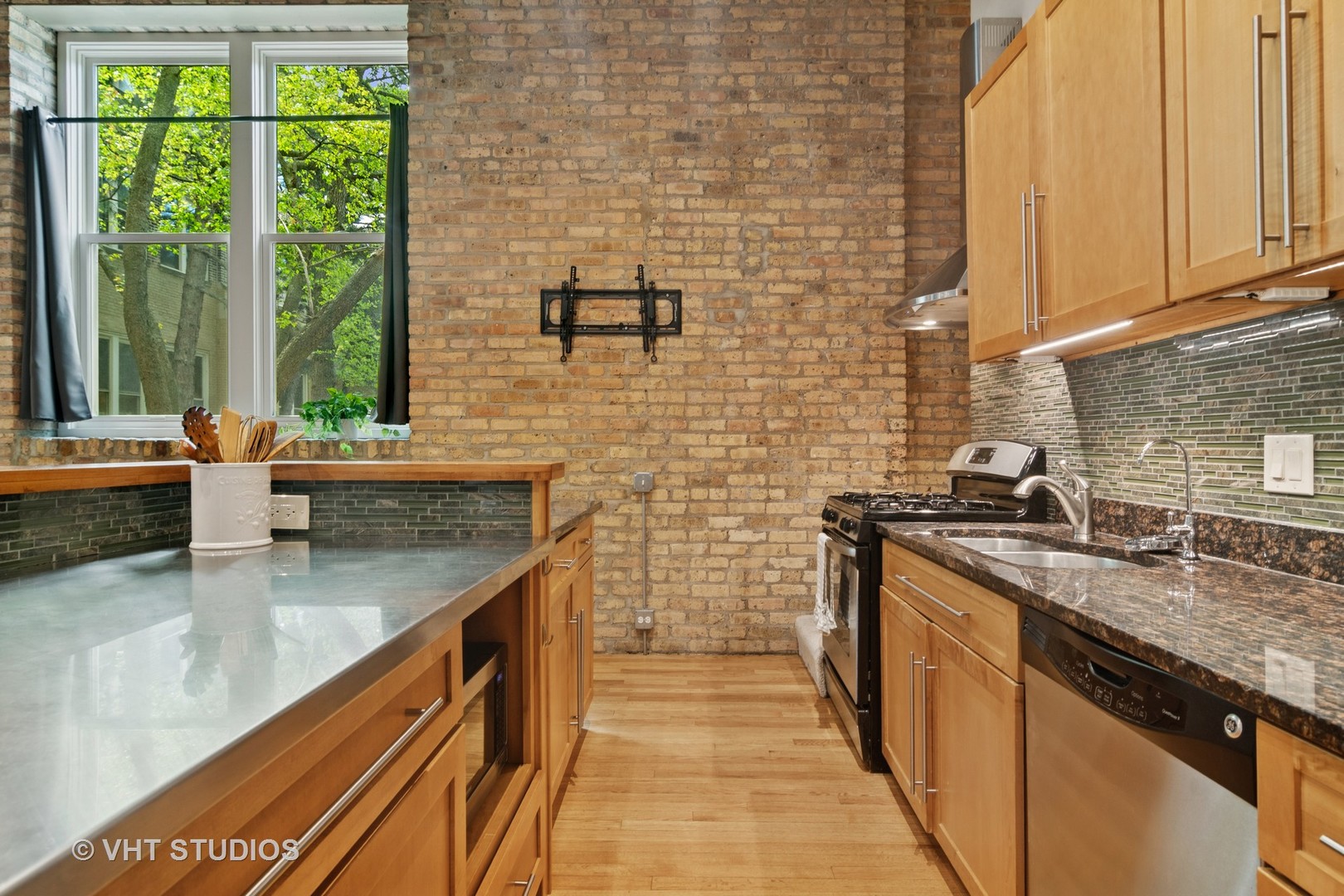 2510 N Wayne Avenue 103