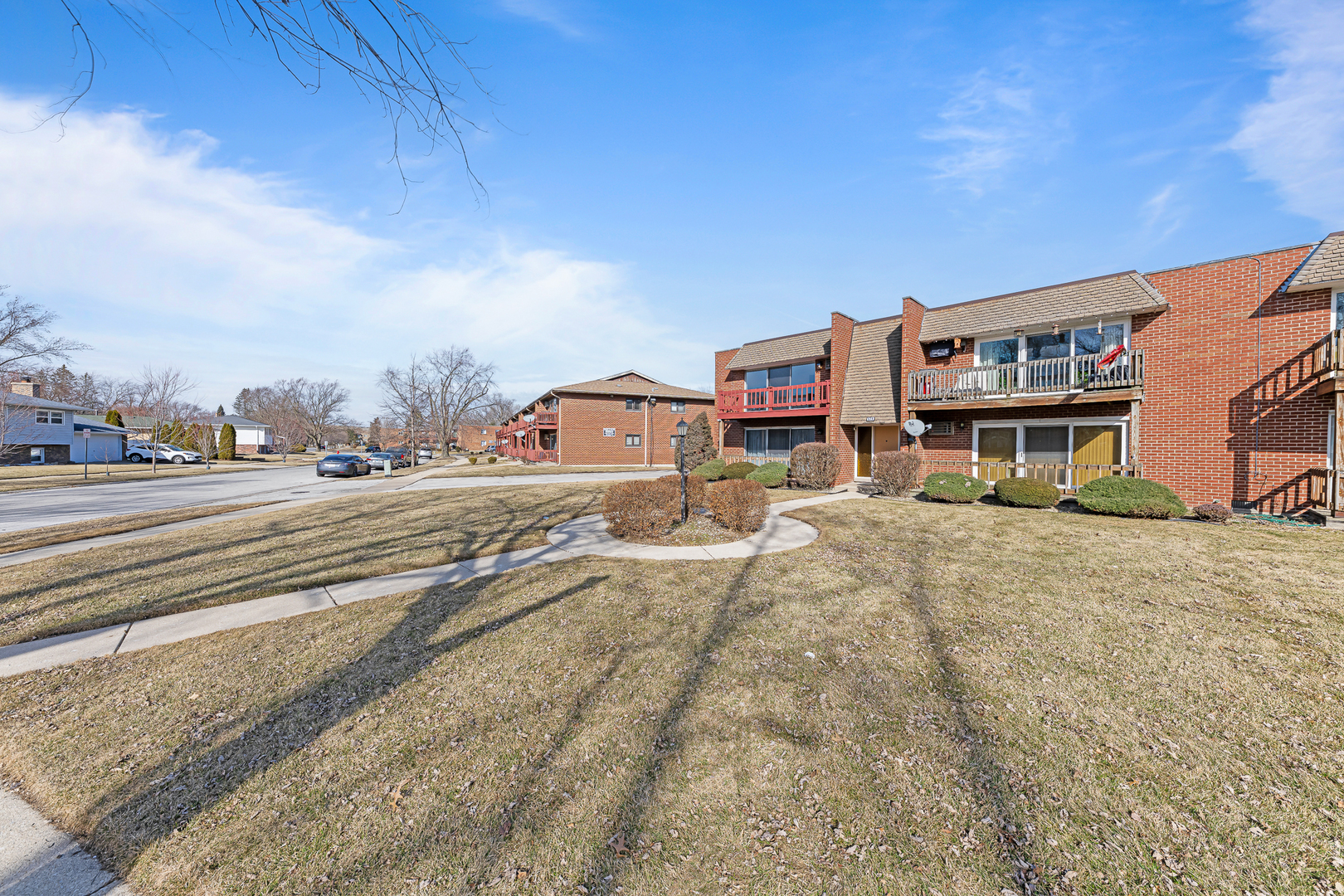 539 N Pleasant Drive 2D