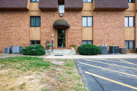 Tiny photo for 1010 Arlene Court #15, Bloomington, IL 61701 (MLS # 12476172)
