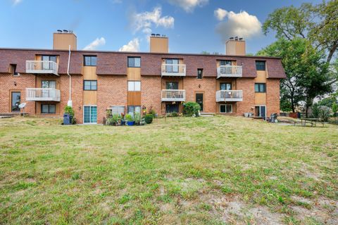 Tiny photo for 1010 Arlene Court #15, Bloomington, IL 61701 (MLS # 12476172)