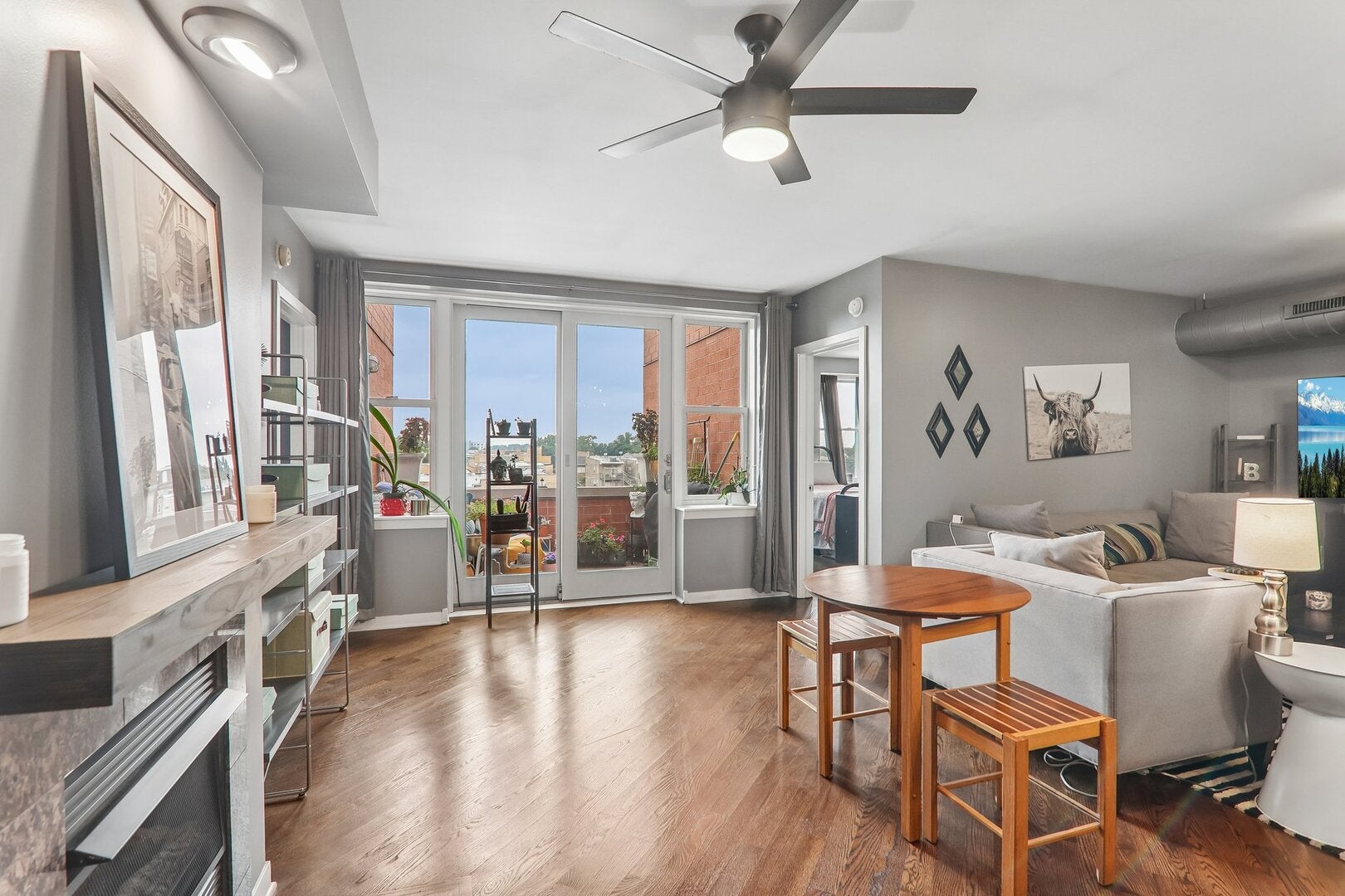 3550 W Montrose Avenue 506
